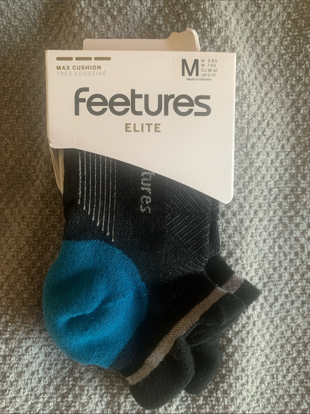 Feetures Elite Low-Cut Performance Socks - Black with Teal Heel